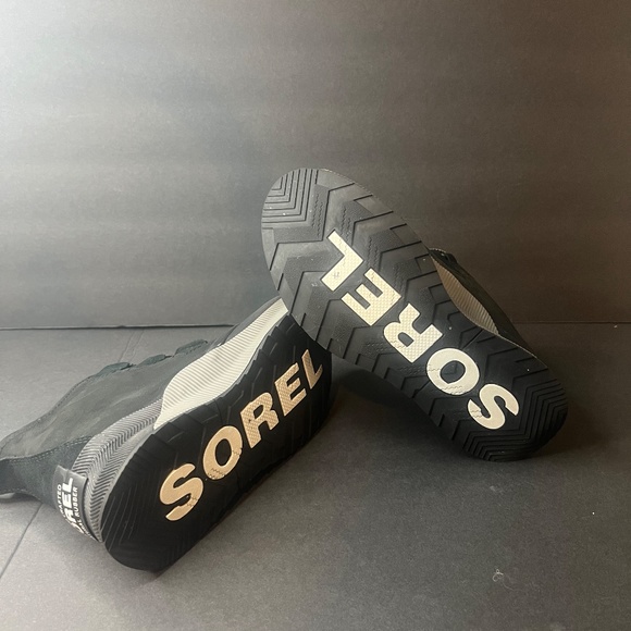 SOREL Out N About III Duck Boot Size 7.5 Color: Black & Grey - Picture 8 of 10